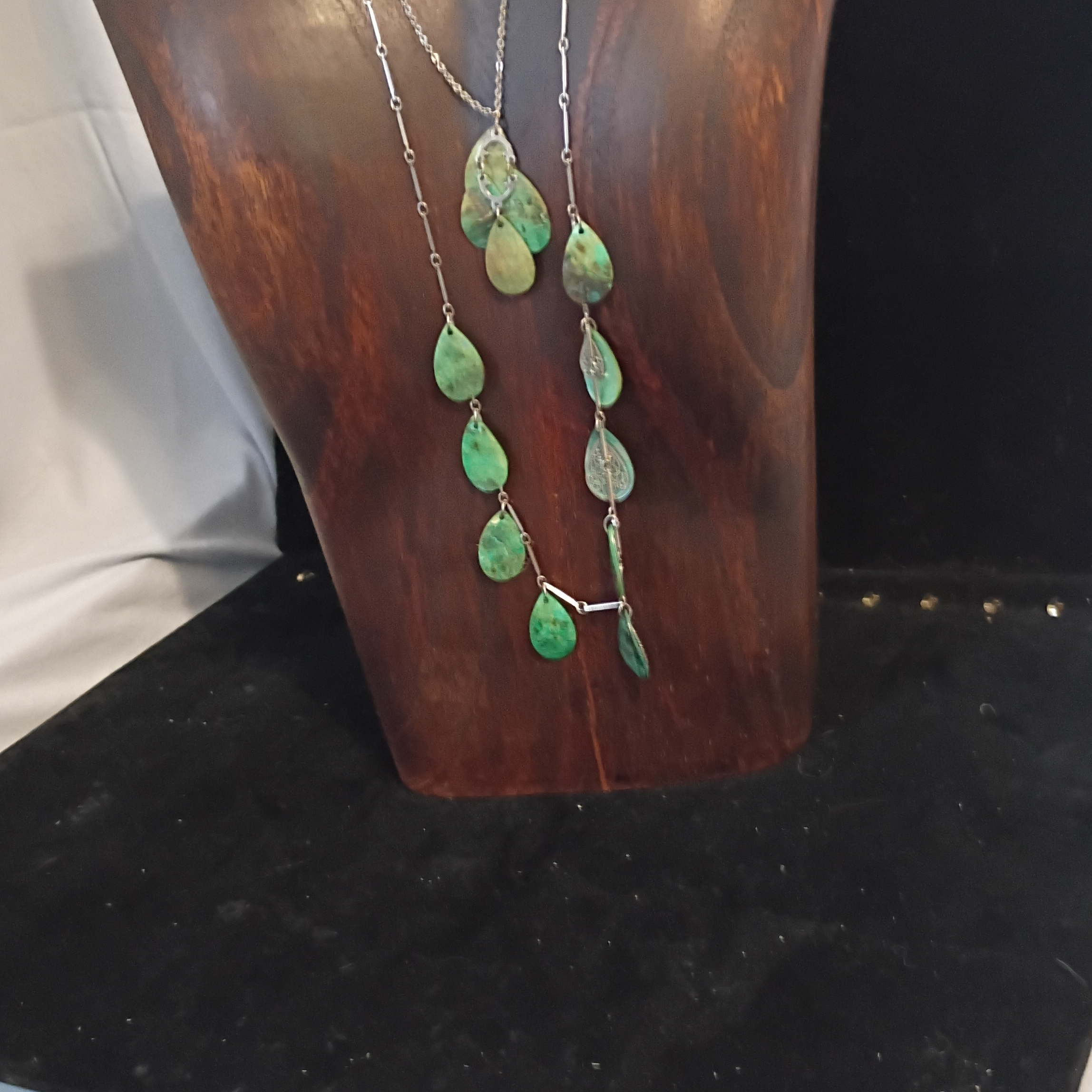 Vintage America Green Leaf Necklace With Silver Chain 11$
